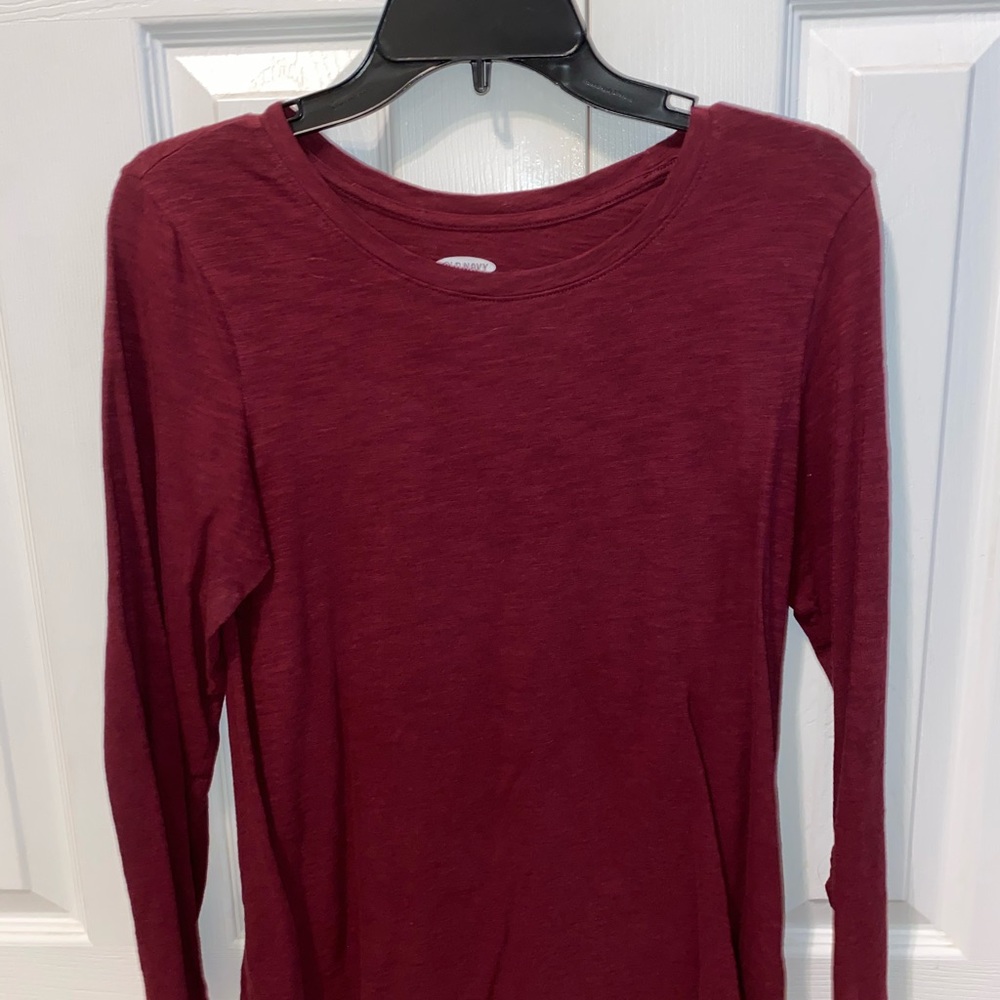 Size SMALL— Maroon Long Sleeve Old Navy shirt.